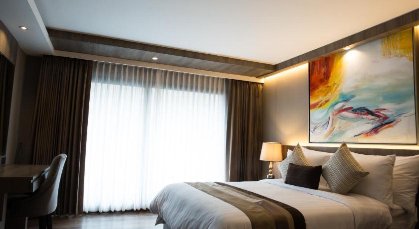 Image of Premier Family Room 8