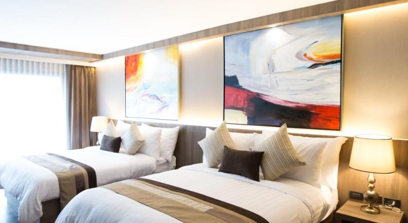 Image of Premier Family Room 9