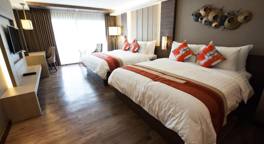 Image of Premier Family Room 4