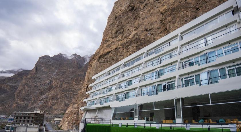 Pearl Continental Attabad Lake, Hunza