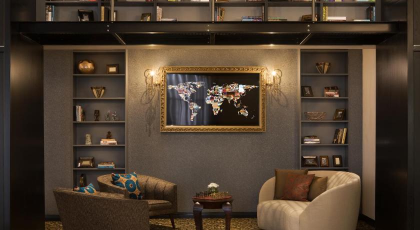 Image of Suite - Three Bedrooms - Lounge Access 12