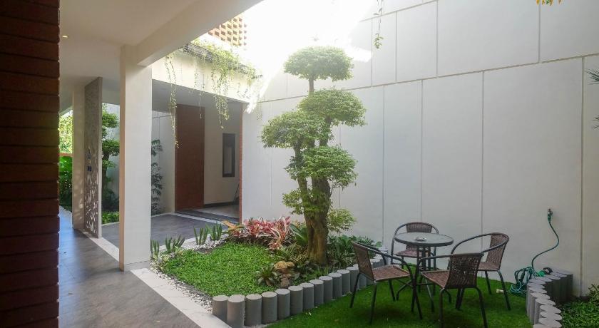 Urbanview Hotel Nardis Living near UMY – Bantul, MN