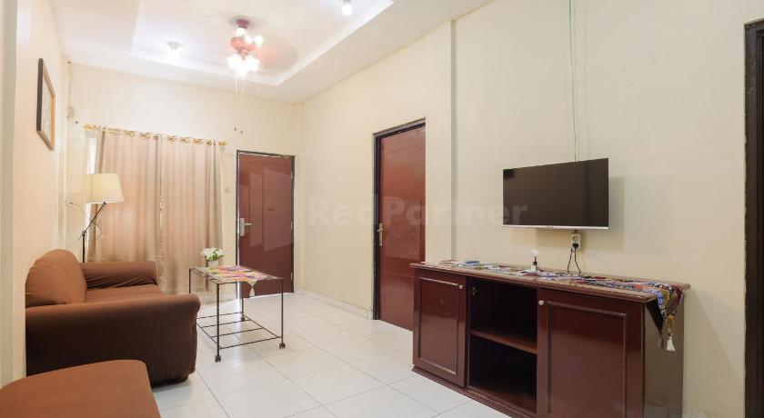 SRB near Mall Ciputra CIbubur Mitra RedDoorz