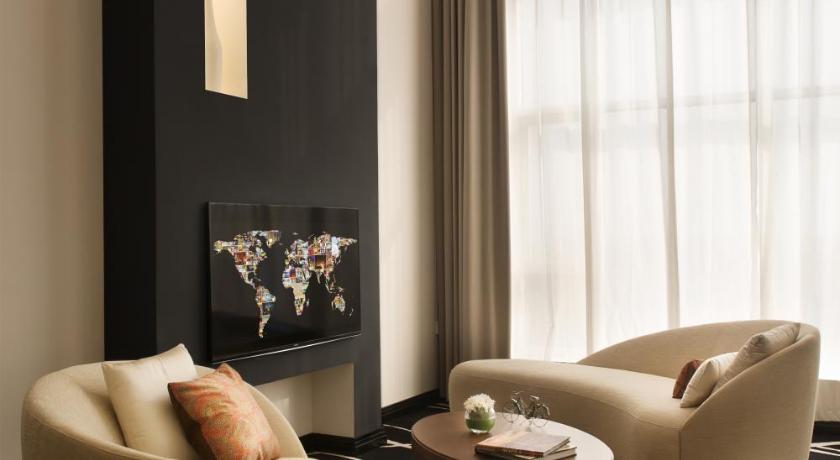Image of Suite - Three Bedrooms - Lounge Access 6