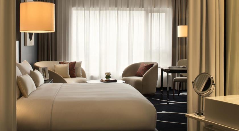 Image of Suite - Lounge Access 7