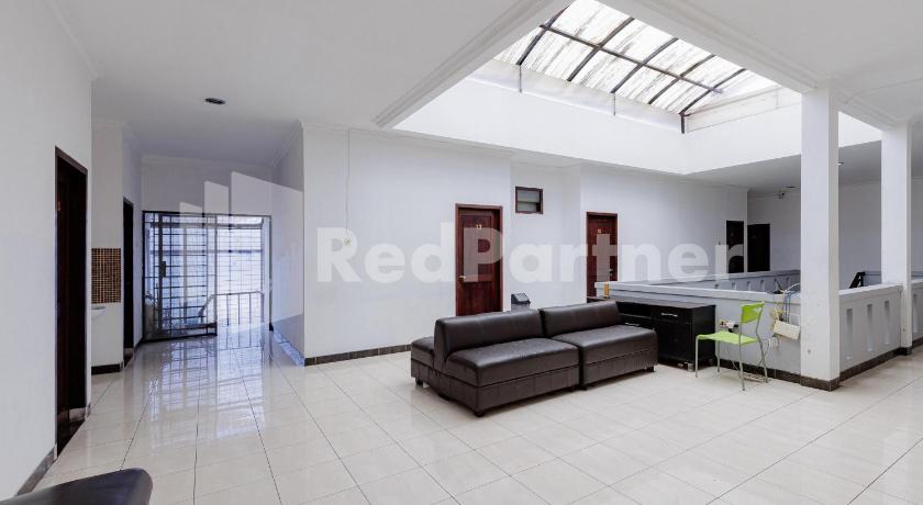 Karawaci Taman Permata Tiga Mitra RedDoorz - image 6