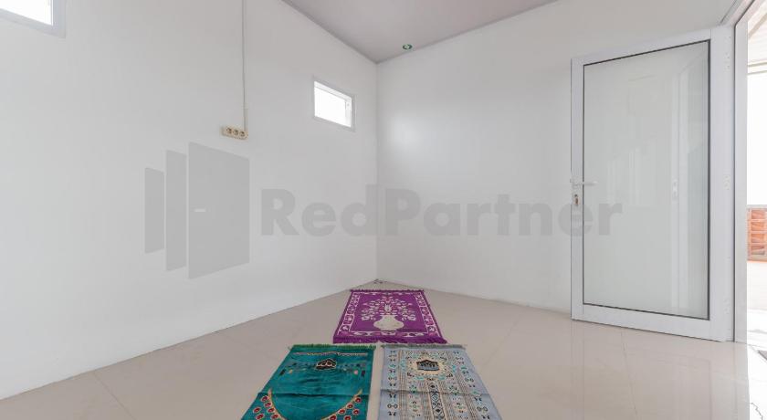 Adam Guesthouse Mitra RedDoorz - image 17
