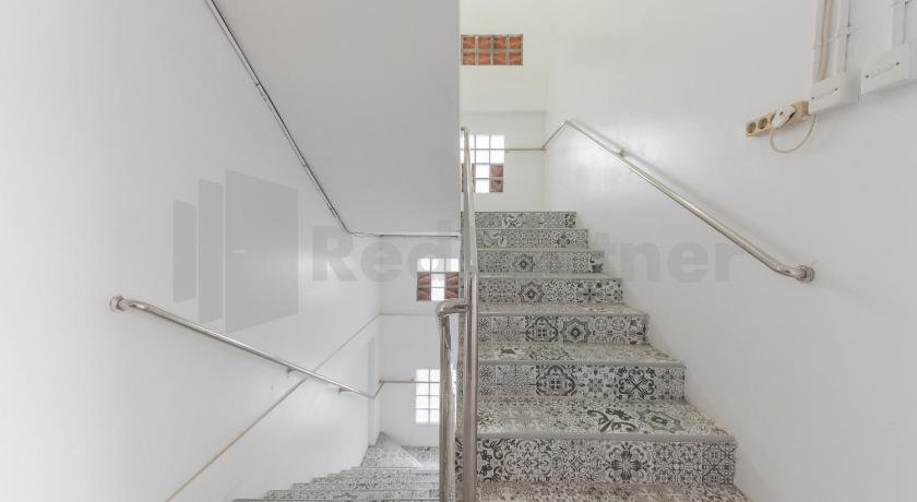 Adam Guesthouse Mitra RedDoorz - image 19
