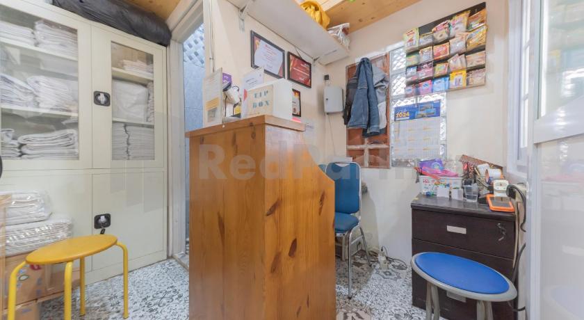 Adam Guesthouse Mitra RedDoorz - image 10