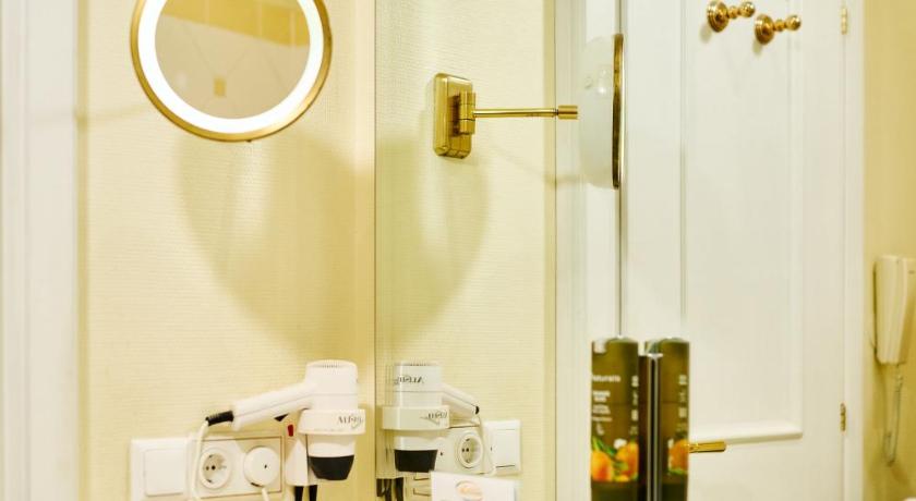 Image of Luxury Single Room 7
