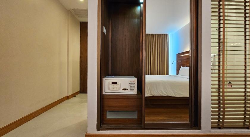 Image of Premier Plus King 11