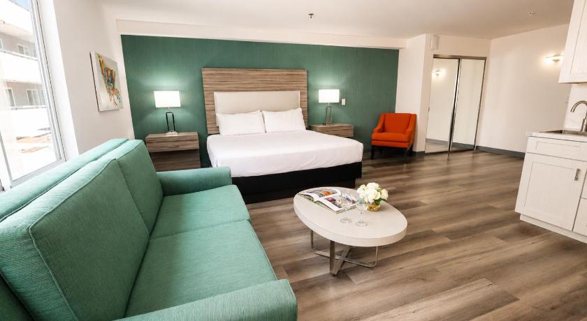 Image of Studio Suite One King 3