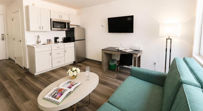 Image of Studio Suite One King 4