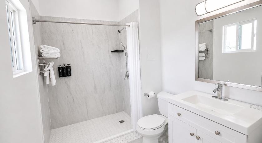 Image of One Bedroom King Suite with Balcony 7
