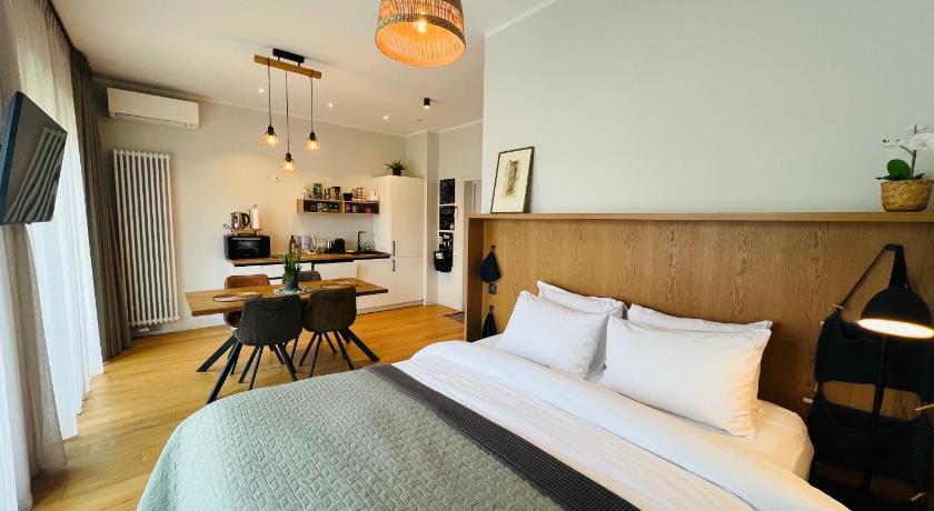 Nice Albatross apartment with a balcony by the sea
