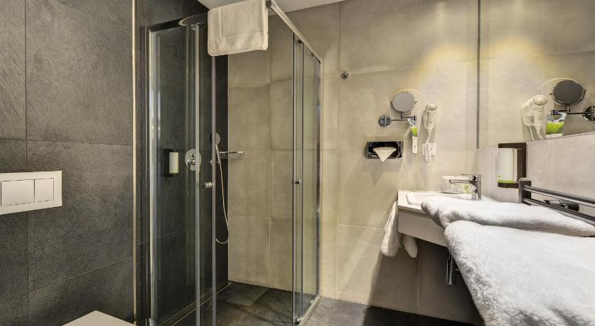 Image of Standard Double or Twin Room 10