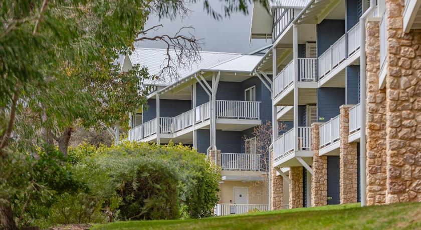 Caves House Hotel