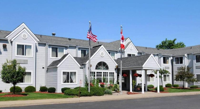 CenterWay Hotel Buffalo North Near University