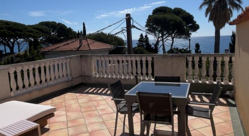 Image of Queen Room with Sea View 4