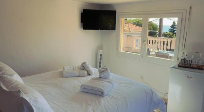 Image of Queen Room with Sea View 5