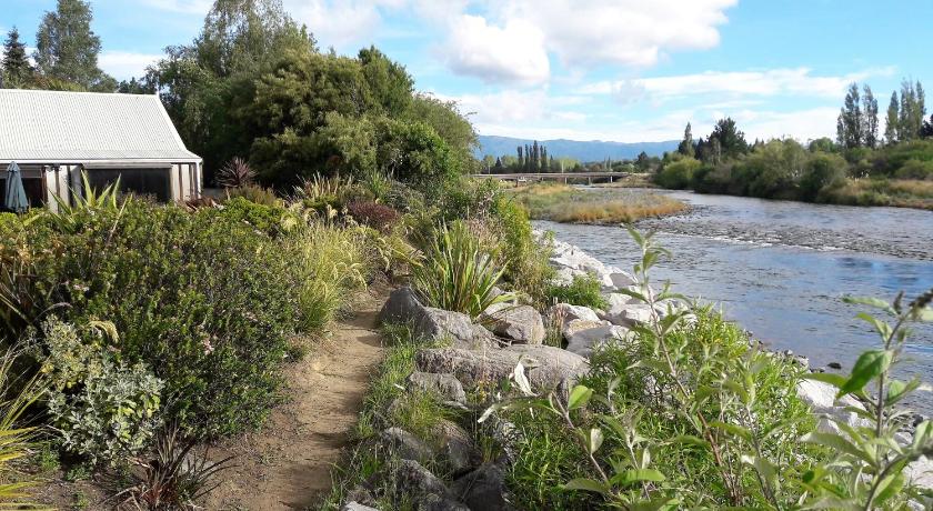 Absolute Riverside — Hotel in Turangi