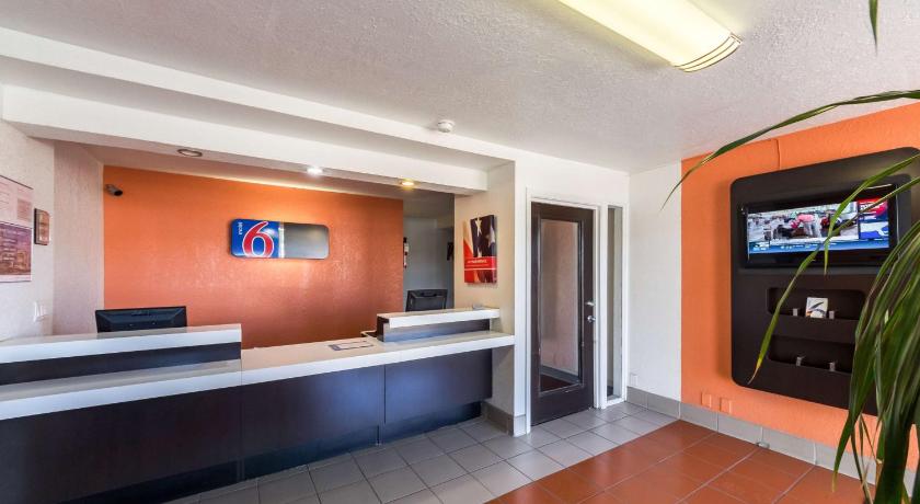 Motel 6-Uvalde, TX