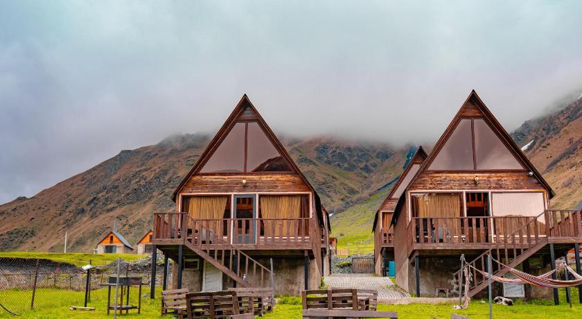 Kazbegi 4 side cottages