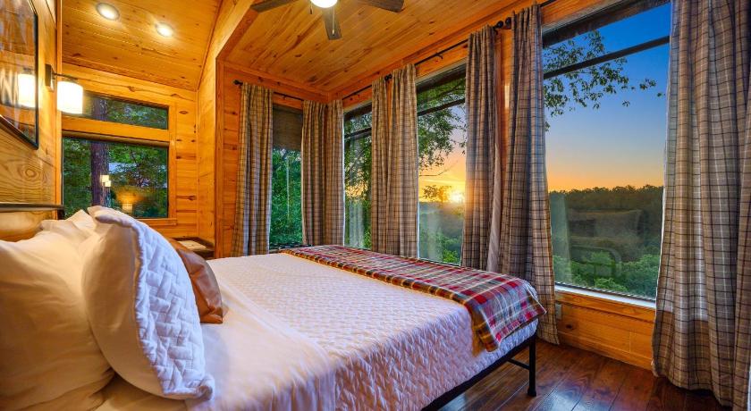 OMG Views-5 Min to Hochatown-Hot Tub-Firepit-Bathtub-Deck