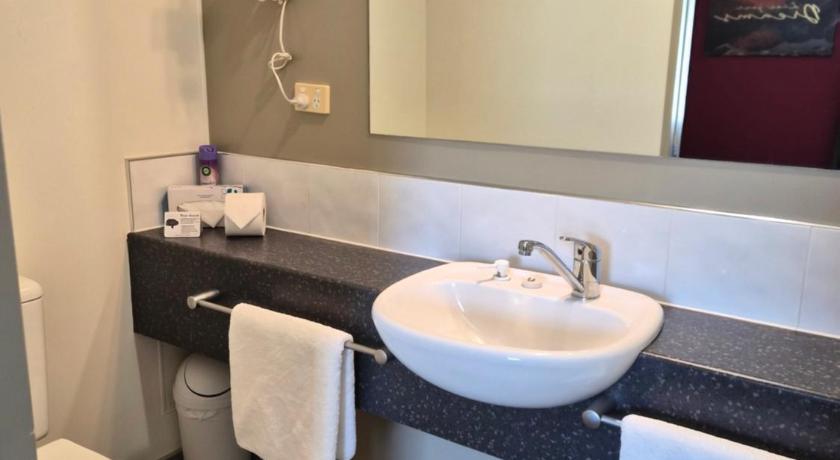 รูปของห้องสวีทแบบหนึ่งห้องนอน (One-Bedroom Suite) 8