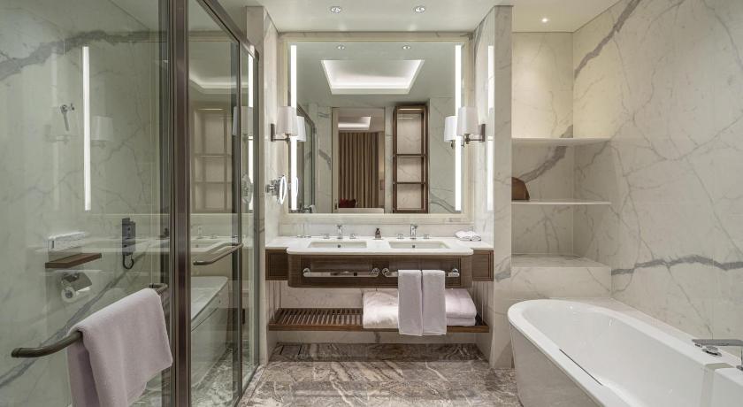 Фото: Executive Room with 1 King Bed 5