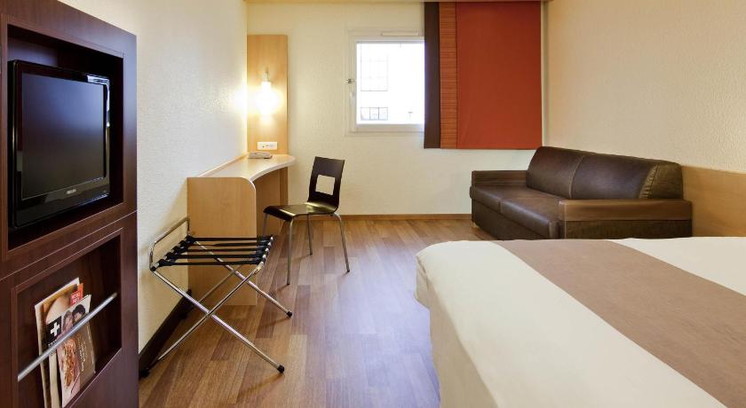 Image of Standard Double Room and sofa 0