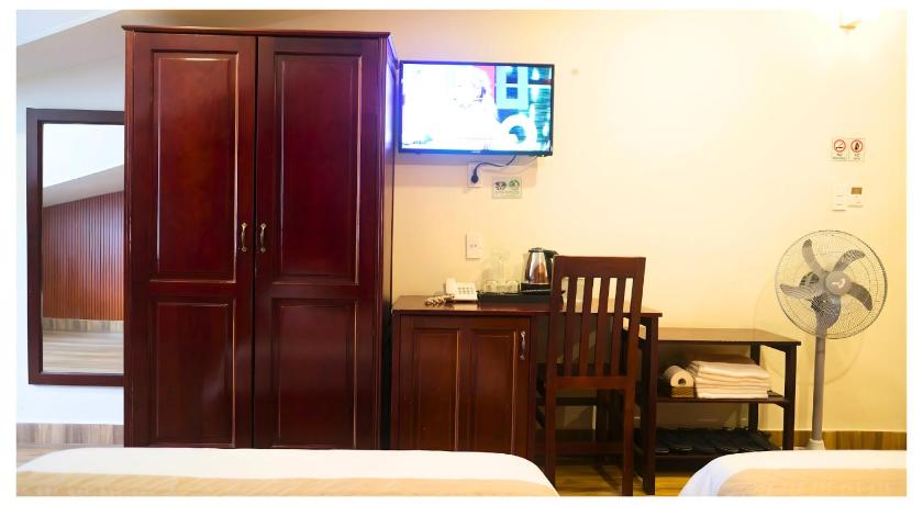 Image of Deluxe Family Room 13
