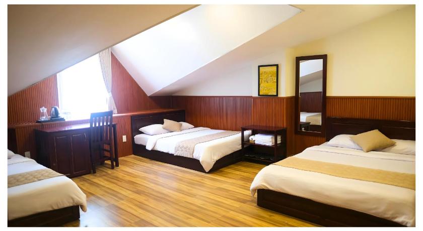 Image of Deluxe Family Room 6