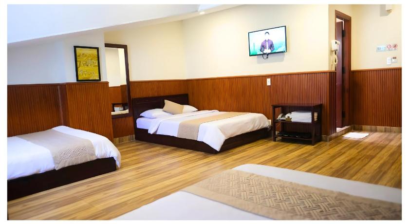 Image of Deluxe Family Room 8