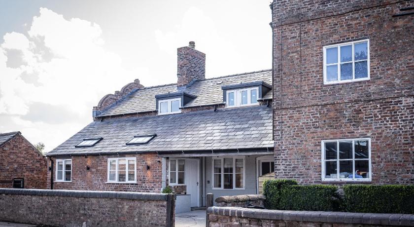 Stretton Lower hall - image 8
