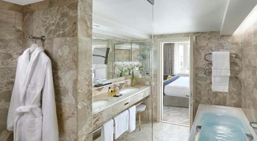 Image of Mandarin River View King Or Twin Room 2