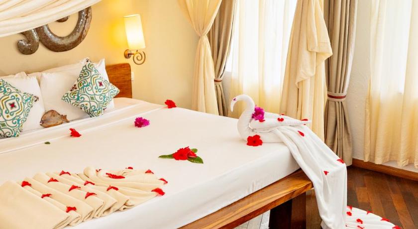 รูปของสวีท เตียงคิงไซส์ วิวทะเลบางส่วน (Partial Sea View Suite King) 0