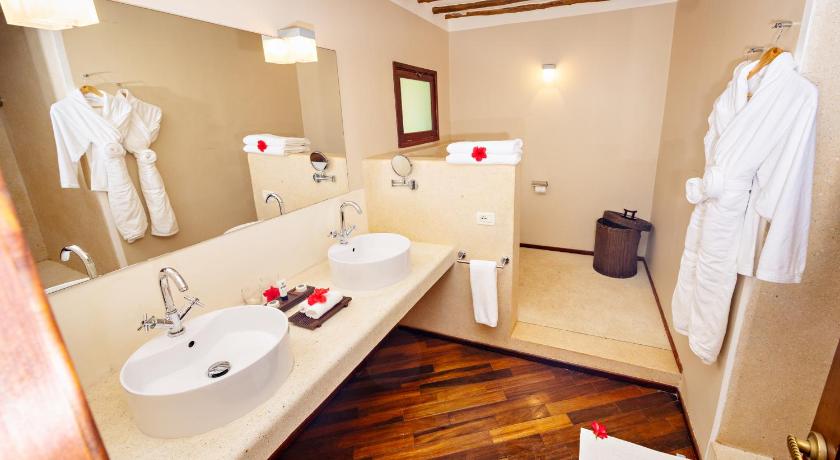 รูปของสวีท เตียงคิงไซส์ วิวทะเลบางส่วน (Partial Sea View Suite King) 14
