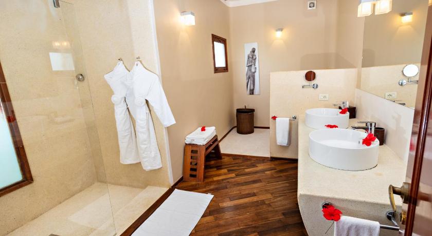 รูปของห้องสวีทเตียงแฝดพร้อมวิวทะเลบางส่วน (Partial Sea View Suite Twin) 12