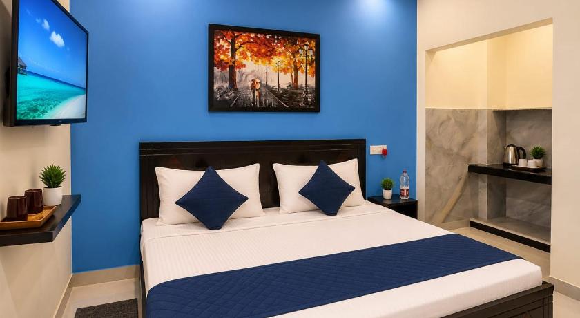 The Grand Blue Hotel - image 2
