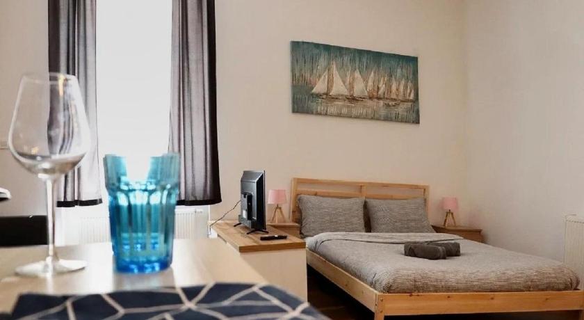 Image of King Studio with Sofa Bed 0