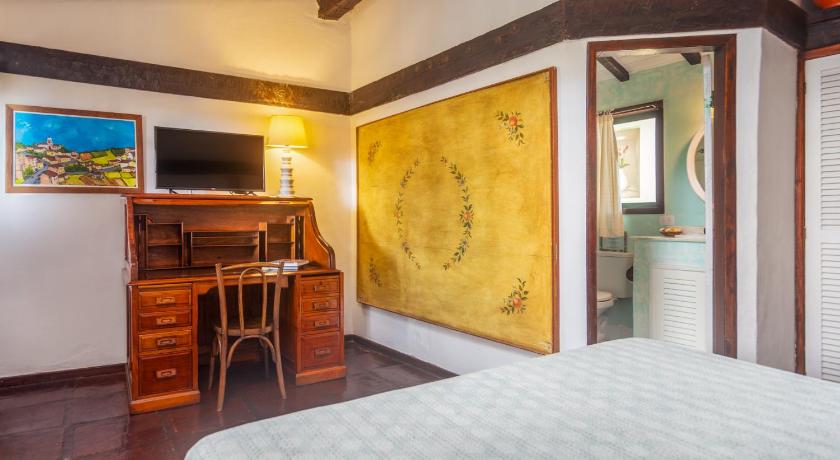 Image of Suite with Garden View 9