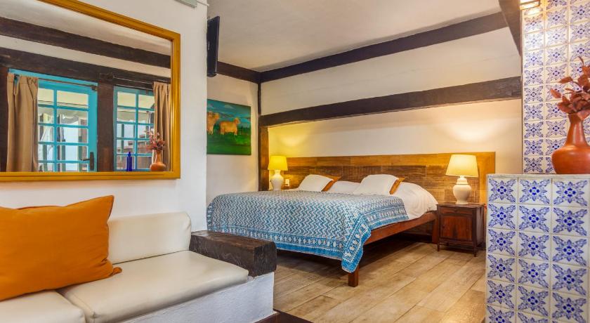 Image of Suite with Garden View 3