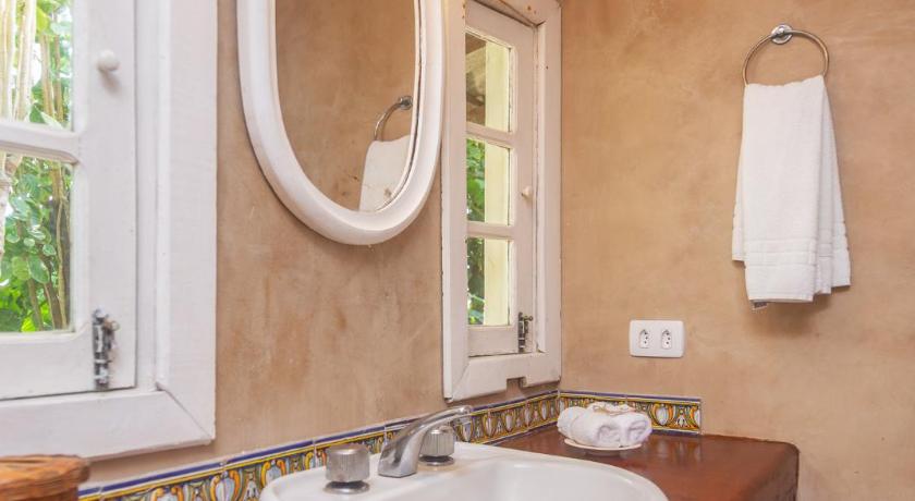 Image of Suite with Garden View 2