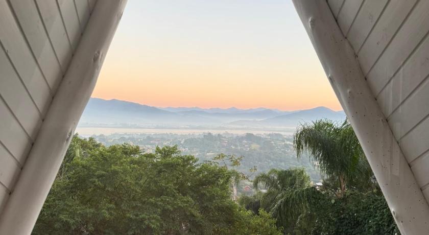 Chalé cercado pela natureza