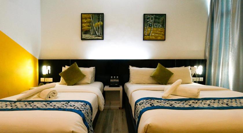 Image of Deluxe Triple Room 8