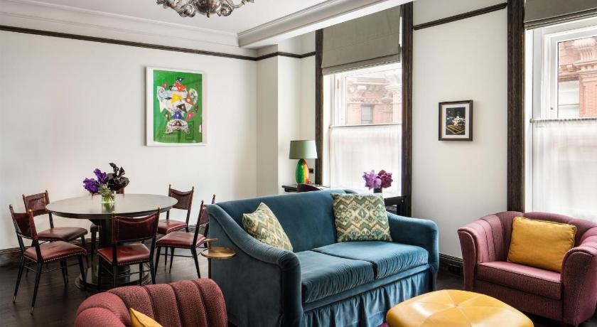 Image of Deluxe Corner Suite 4