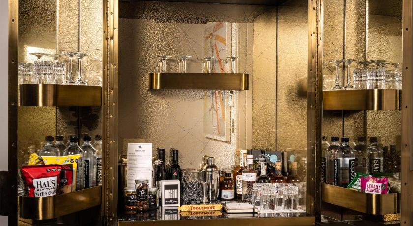 Image of One Bedroom Corner Suite 8