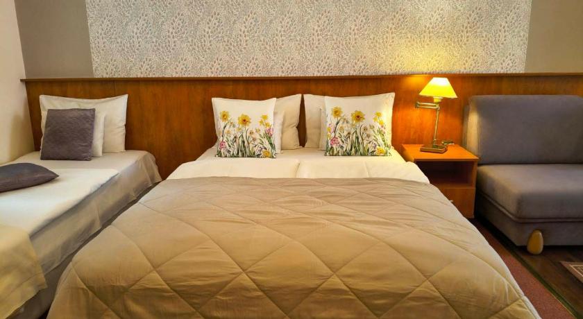Image of Deluxe Family Room 0