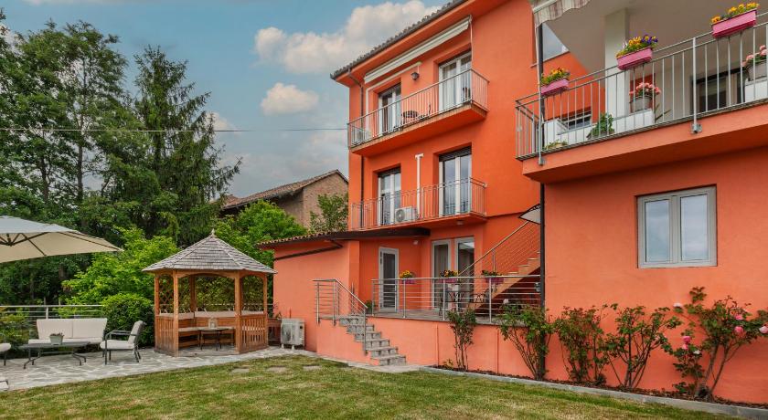 Casa Rafanelli - Monforte d'Alba, Vineyard Views, Panoramic Garden, EV Station & Bike Storage